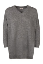 Carica l'immagine nel visualizzatore di Gallery, Maglione in cachemire con scollo a V
