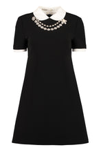 Carica l&#39;immagine nel visualizzatore di Gallery, Abito con applicazione gioiello
