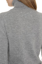 Carica l'immagine nel visualizzatore di Gallery, Maglione dolcevita in lana
