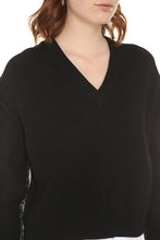 Carica l'immagine nel visualizzatore di Gallery, Pullover con scollo a V
