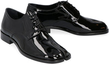 Carica l'immagine nel visualizzatore di Gallery, Scarpe stringate Tabi in vernice
