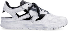 Carica l'immagine nel visualizzatore di Gallery, MM x Reebok - Sneakers low-top Tabi in pelle
