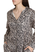 Carica l'immagine nel visualizzatore di Gallery, Camicia in seta stampata
