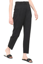 Load image into Gallery viewer, Tibet carrot-fit cotton pants
