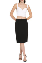 Carica l'immagine nel visualizzatore di Gallery, Cropped top in crepe-de-chine

