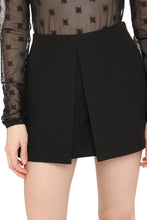 Carica l'immagine nel visualizzatore di Gallery, Gonna shorts in misto lana
