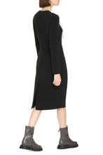 Carica l&#39;immagine nel visualizzatore di Gallery, Abito in crêpe con ricamo
