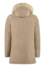 Carica l'immagine nel visualizzatore di Gallery, Parka Arctic con cappuccio bordato in pelliccia
