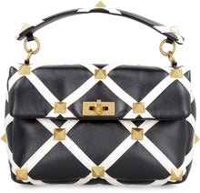Carica l'immagine nel visualizzatore di Gallery, Valentino Garavani - Borsa Roman Stud The Shoulder Bag in pelle
