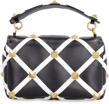 Carica l'immagine nel visualizzatore di Gallery, Valentino Garavani - Borsa Roman Stud The Shoulder Bag in pelle
