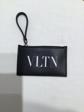Carica l'immagine nel visualizzatore di Gallery, Valentino Garavani - Portacarte VLTN in pelle
